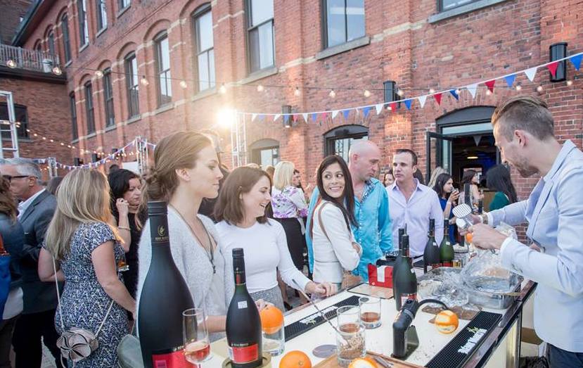 Profitez du soleil et de l’extérieur : vivez la plus belle saison des terrasses à Montréal, avec L’Ambroisie et L’Espace Canal